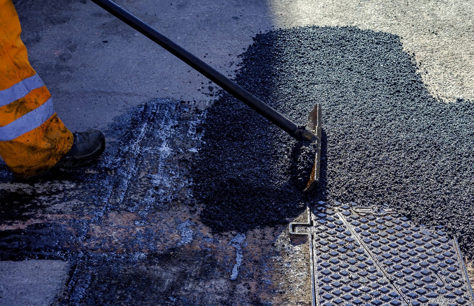 Asphalt-Pavement-2048x1321-183504333